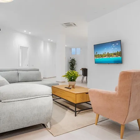 Byron, Private Pool, Walking Distance To Puerto Banus