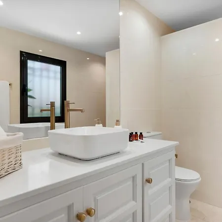 Byron, Private Pool, Walking Distance To Puerto Banus 別荘