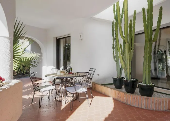 Byron, Private Pool, Walking Distance To Puerto Banus Дом отдыха