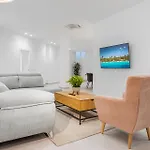 Byron, Private Pool, Walking Distance To Puerto Banus